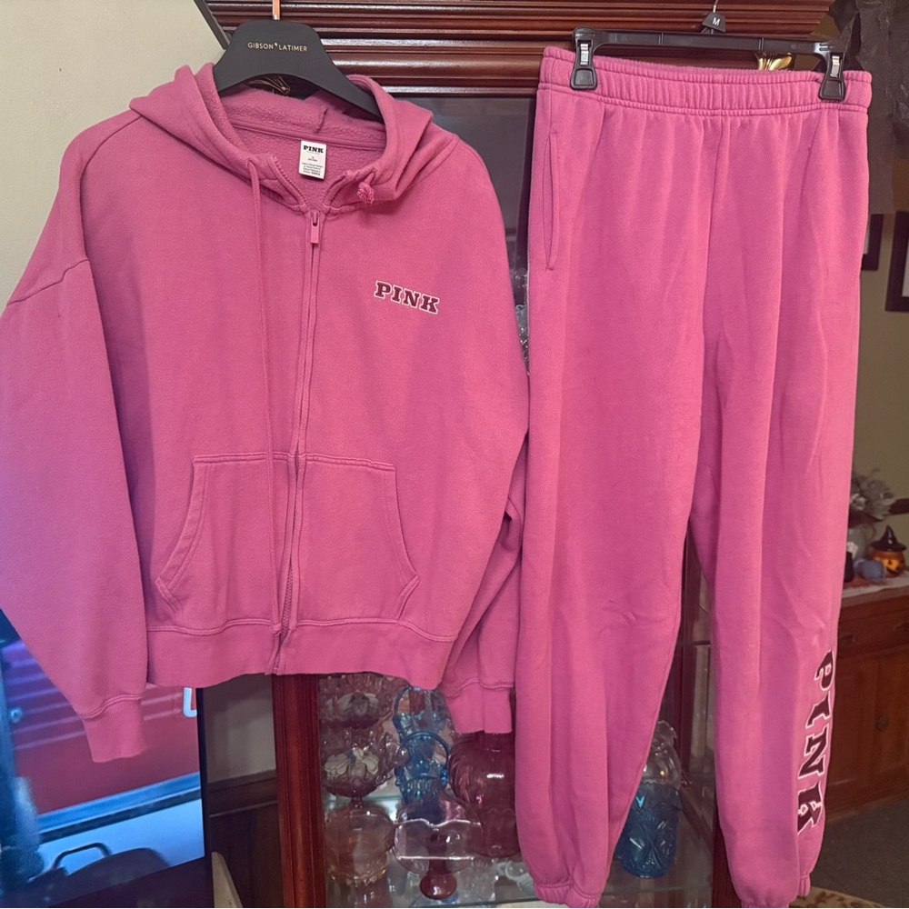 PINK SET V/S Fuchsia Pants and zipup hoodie. Pants are small/Hoodie is a medium